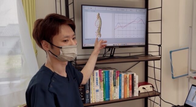 非線形分析による生体スキャンの結果を説明している写真